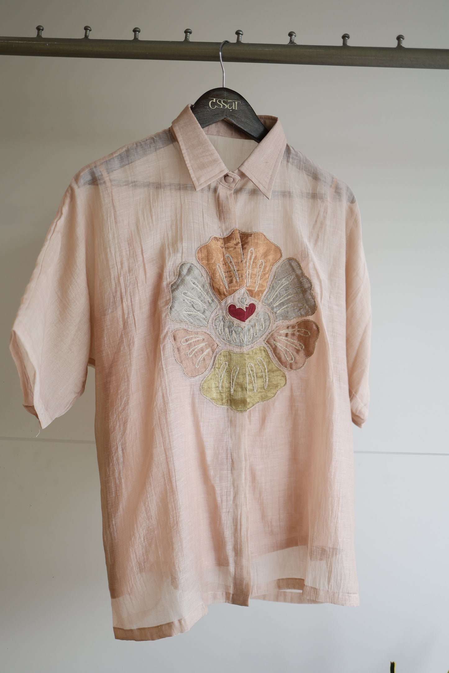 EEDA ROUND PATCH SHIRT - PEACH