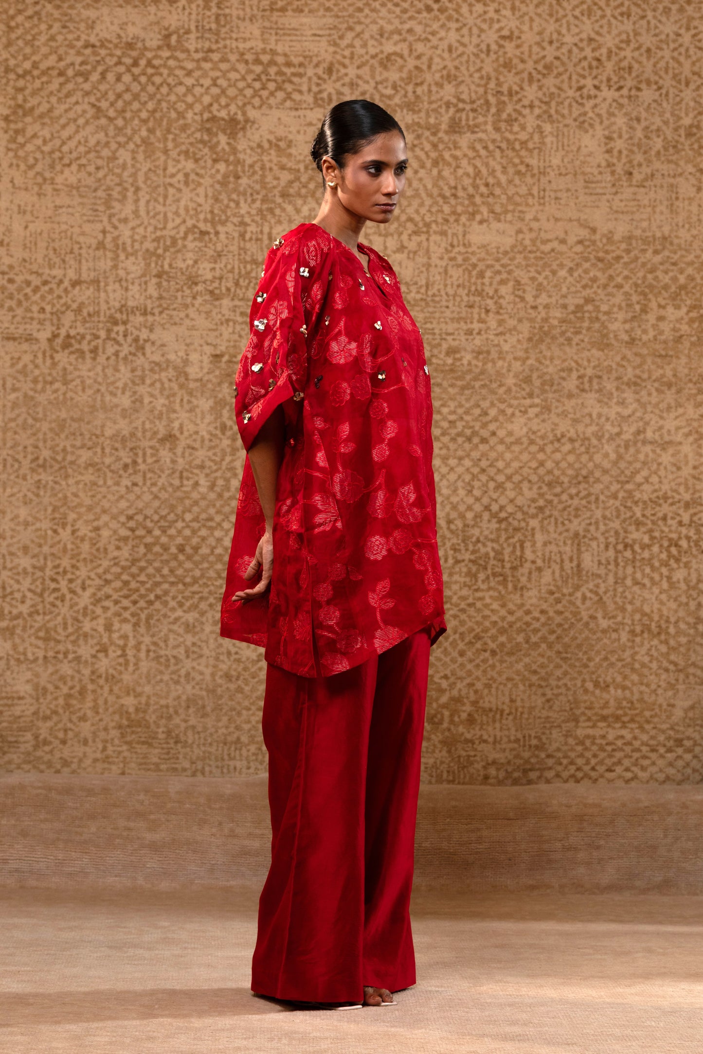 Taral Applique Kurta Set - Red