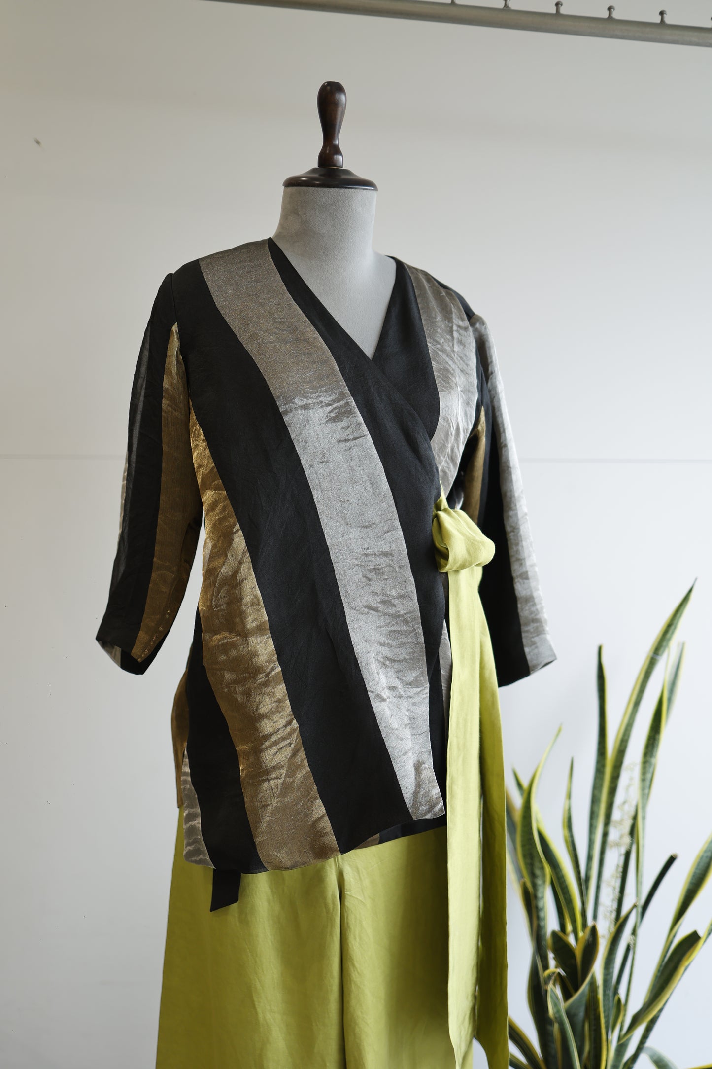 EEDA METALLIC STRIPE COORD SET - BLACK