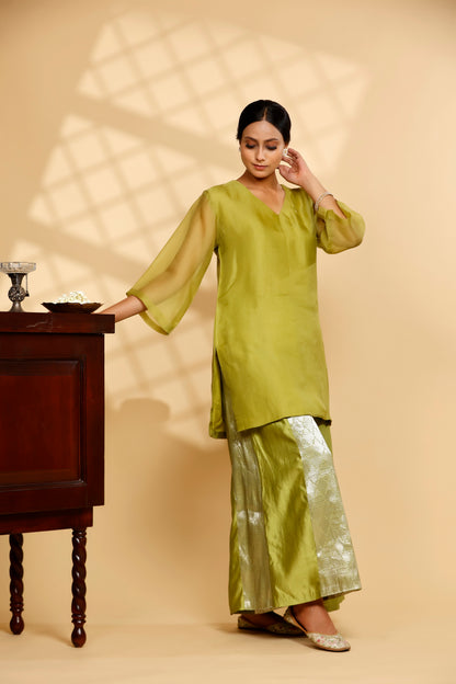Sehej Green V-Neck Kurta Set