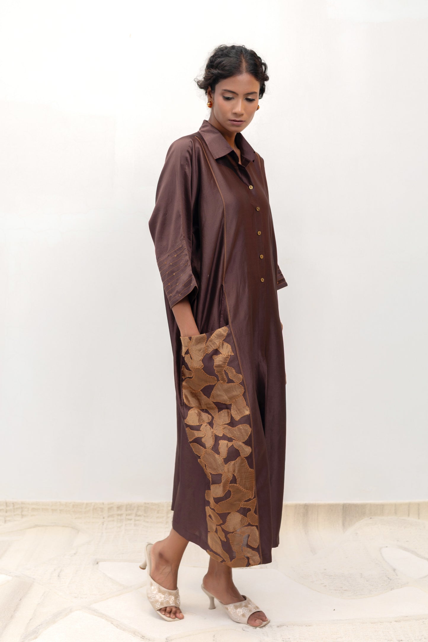 Model in a brown Varq Vine shirt dress with a belt — Eeda