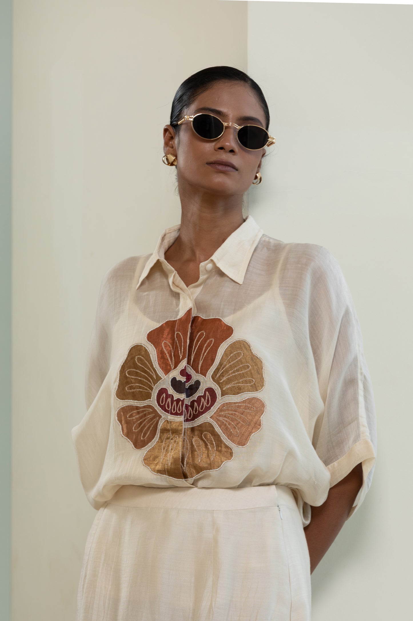 Eeda Round Patch Shirt - Off-White