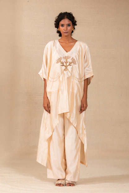 Ivory Chiniya-silk kaftan kurta set with hand-embroidered folk motif and chain detailing — Eeda Silsila