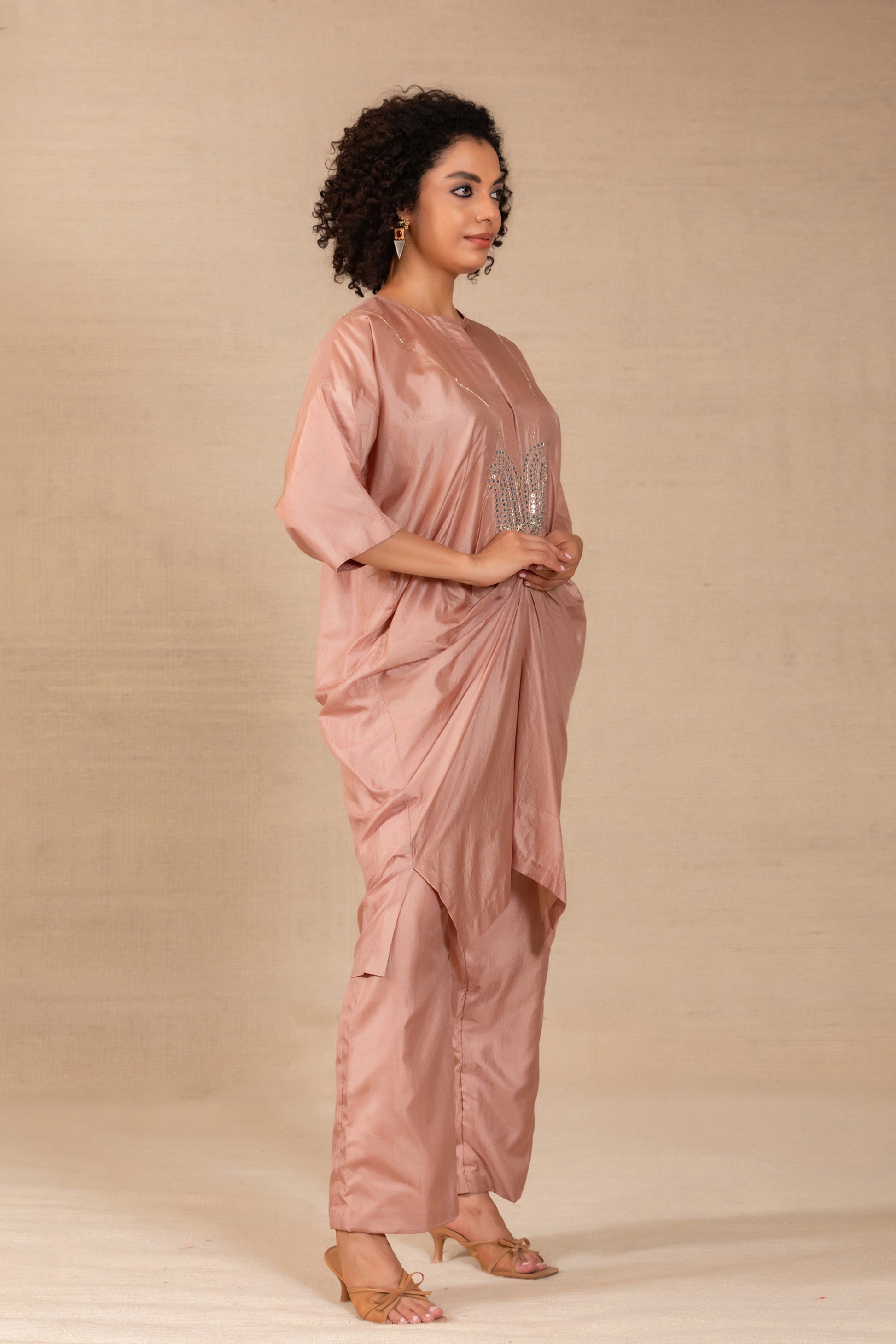Model in an rose silk kurta set with paisley motifs and wide silk pants — Eeda Silsila