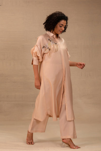 Model in a ivory Chanderi 3-piece trench-style set with gathered sleeves — Eeda Tinka
